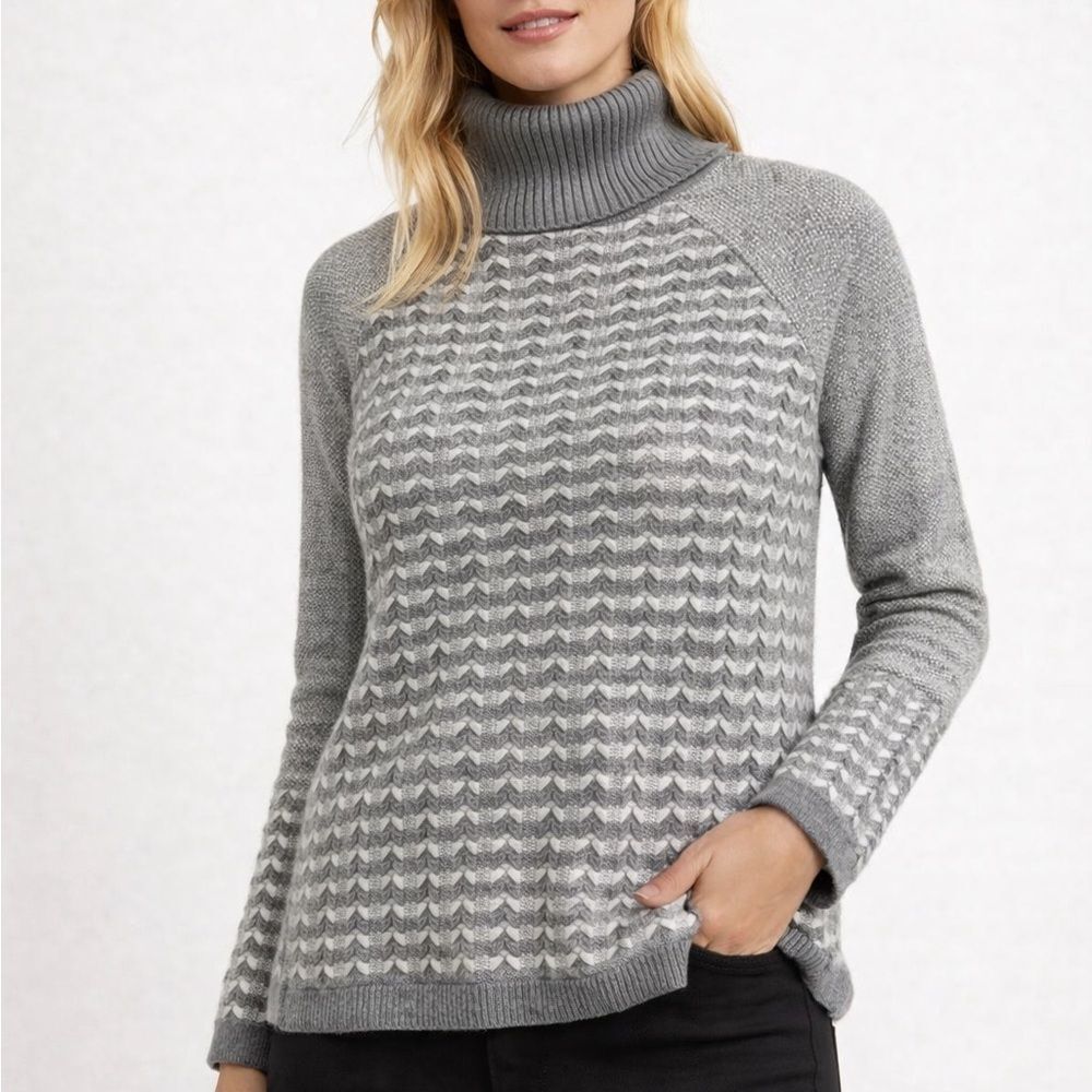 The Limited Gray Patterned Turtleneck Sweater